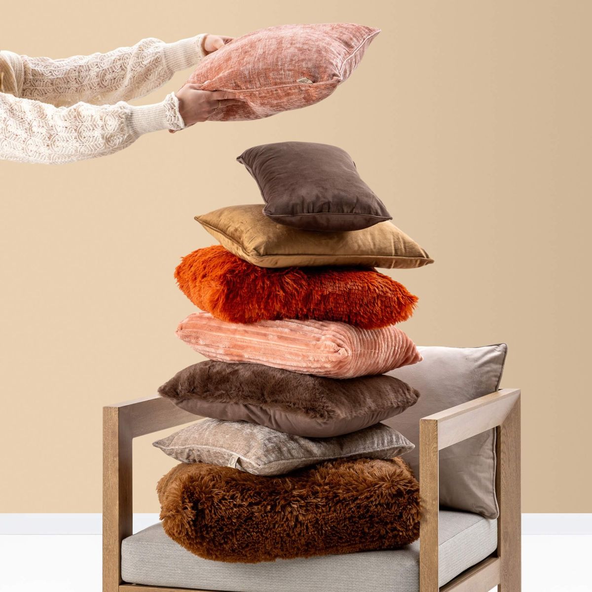 Sierkussen Fluffy - Potters clay