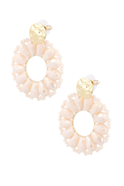 Daisy shape oorbellen beige