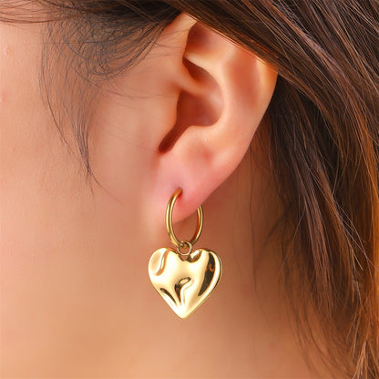 Day&Eve Wavy Heart Hoop