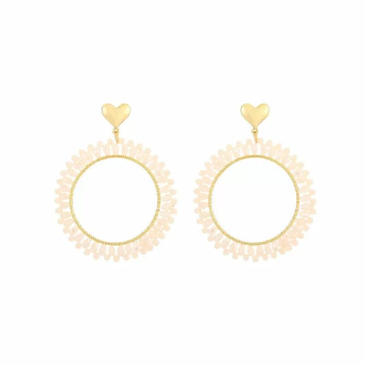 Statement oorbellen rond hart beige