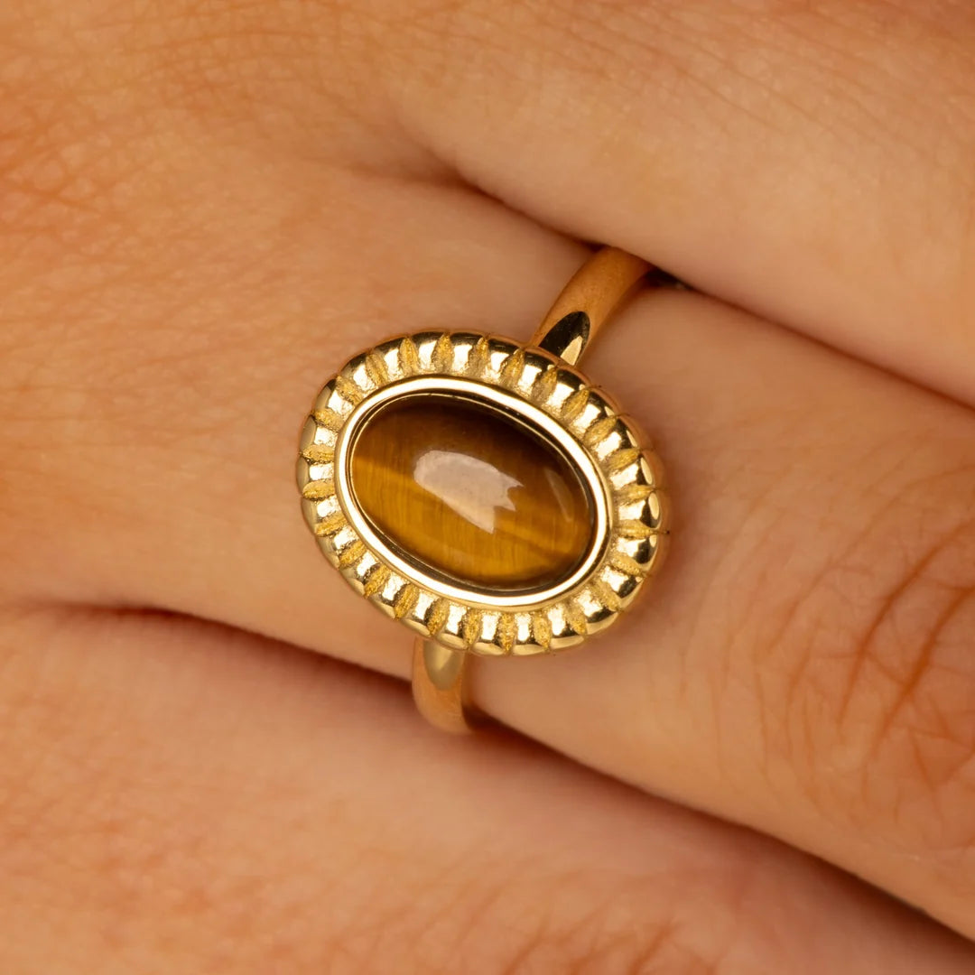 Ring met Ovale Edelsteen en Ribbelrand • Tiger Eye