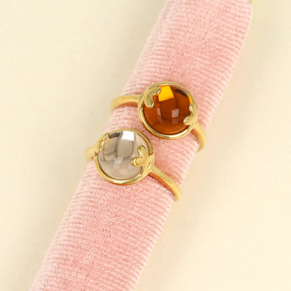 Ring met Hartjesdetail en Ronde Glassteen • Champagne