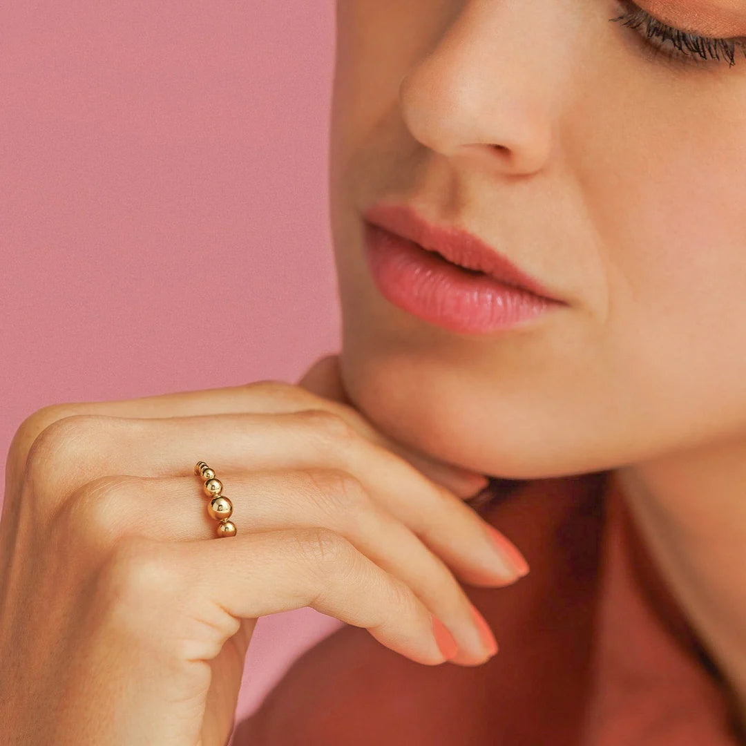 Ring met Bolletjes in Verschillende Groottes