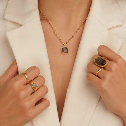 Gouden Ring met Organische Vorm - Blue Chalcedony