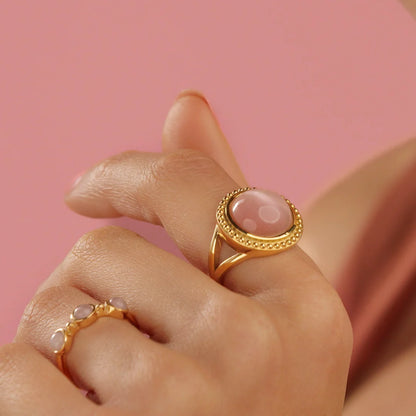 Gouden ring - Drie Rose Quartz edelstenen - Tijdloze charme