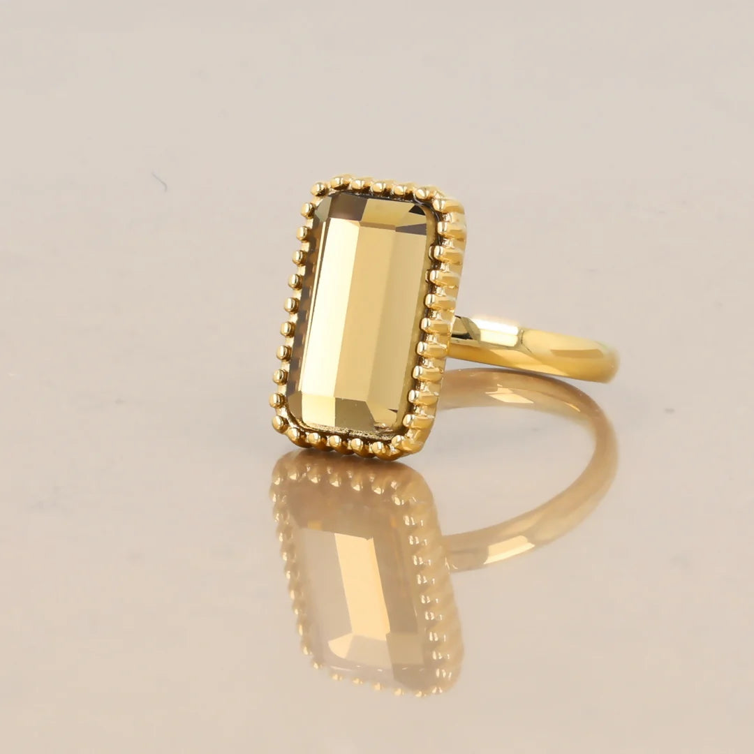 Ring met Rechthoekige Glassteen en Bolletjesrand • Smoky Topaz