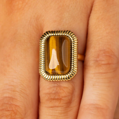 Statement Ring met Rechthoekige Edelsteen en Ribbelrand • Tiger Eye