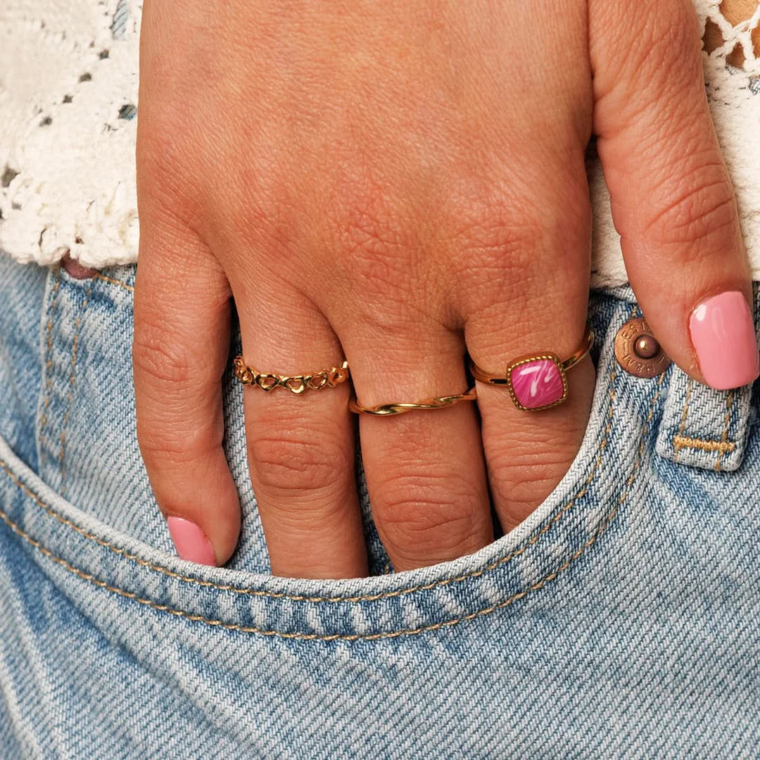 My Bendel Gouden aanschuifring - mooie twist - edelstalen basis
