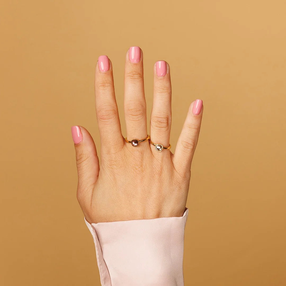 Gouden Ring met Vierkante Glassteen • Donkerroze