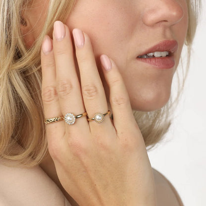 Gouden ring - witte parel - vintage rand