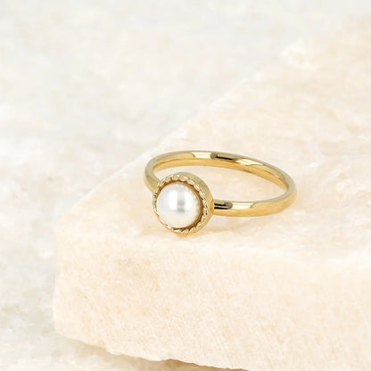 Gouden ring - witte parel - vintage rand