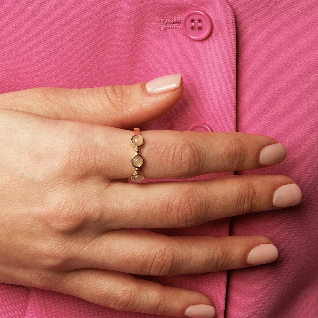 Gouden ring - Drie Rose Quartz edelstenen - Tijdloze charme