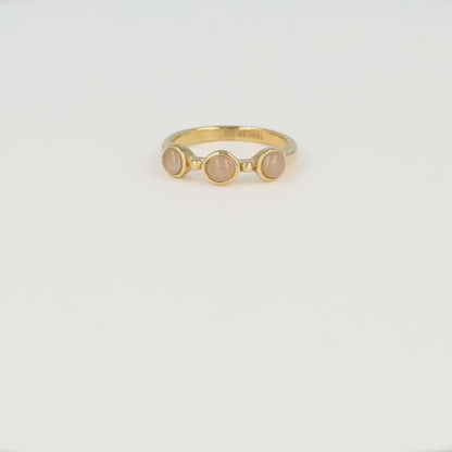 Gouden ring - Drie Rose Quartz edelstenen - Tijdloze charme